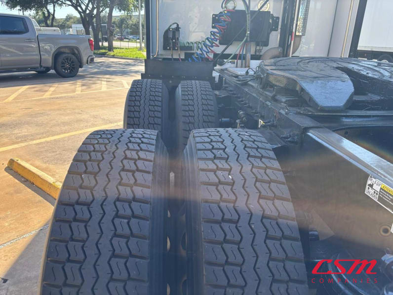 Driver side rear frame and tire tread for this 2022 Peterbilt 579 (Stock number: UND759971)
