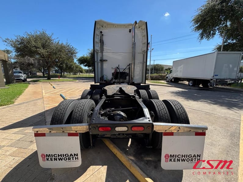 Exterior full rear view for this 2022 Peterbilt 579 (Stock number: UND759971)