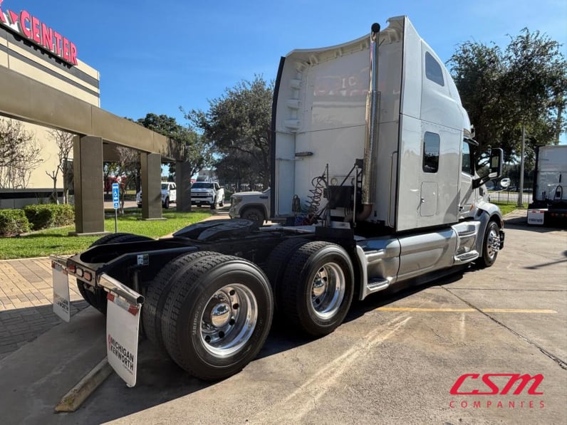 Exterior rear passenger side for this 2022 Peterbilt 579 (Stock number: UND759971)
