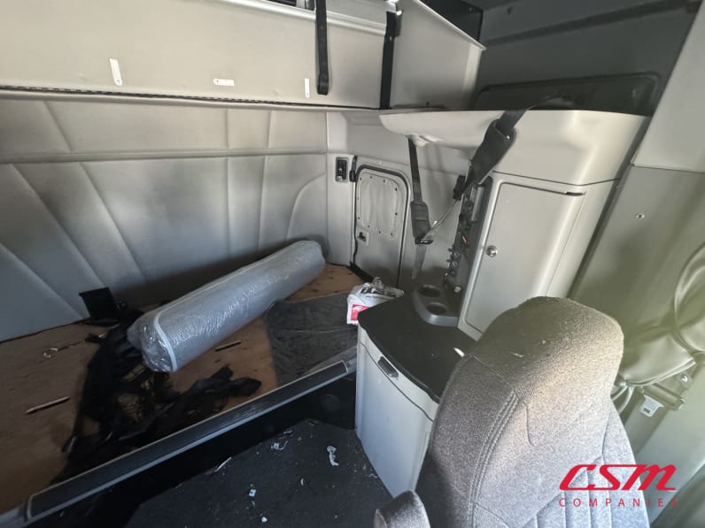 Interior driver side sleeper for this 2022 Peterbilt 579 (Stock number: UND759971)