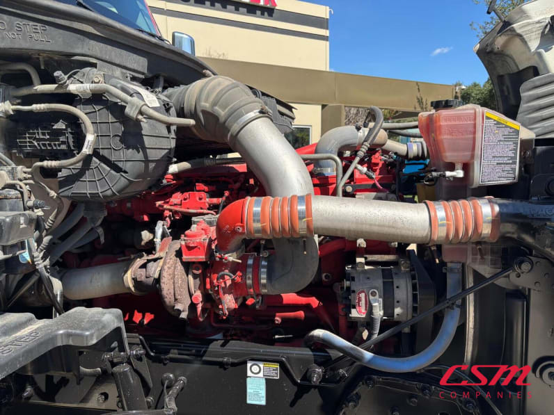 Passenger side engine for this 2022 Peterbilt 579 (Stock number: UND759971)