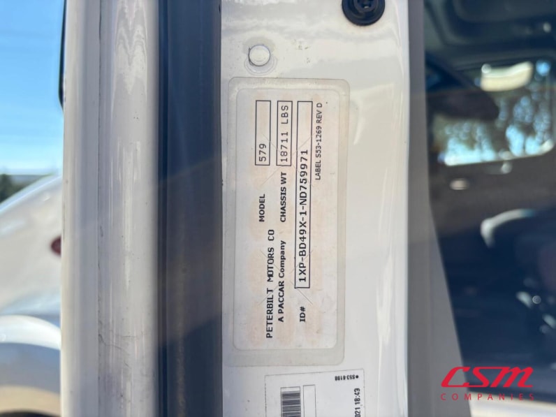 VIN tag for this 2022 Peterbilt 579 (Stock number: UND759971)