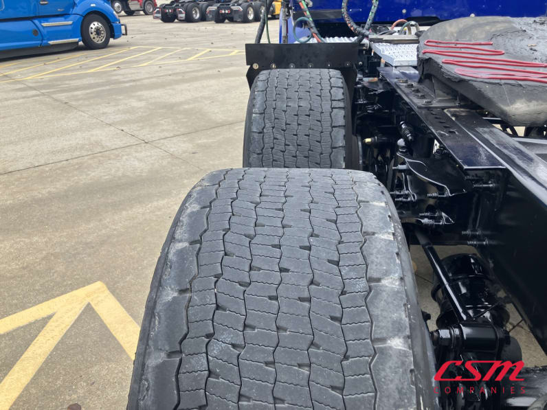 Driver side rear frame and tire tread for this 2022 Peterbilt 579 (Stock number: UND781513)