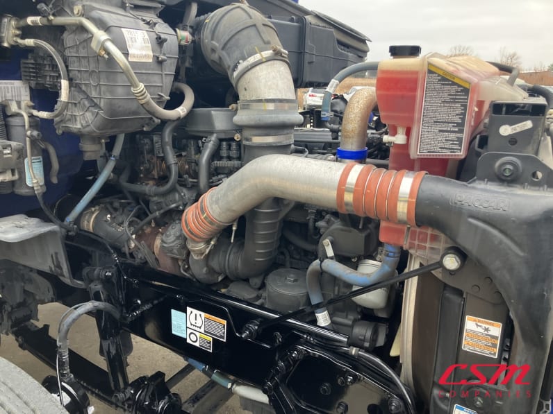 Passenger side engine for this 2022 Peterbilt 579 (Stock number: UND781513)