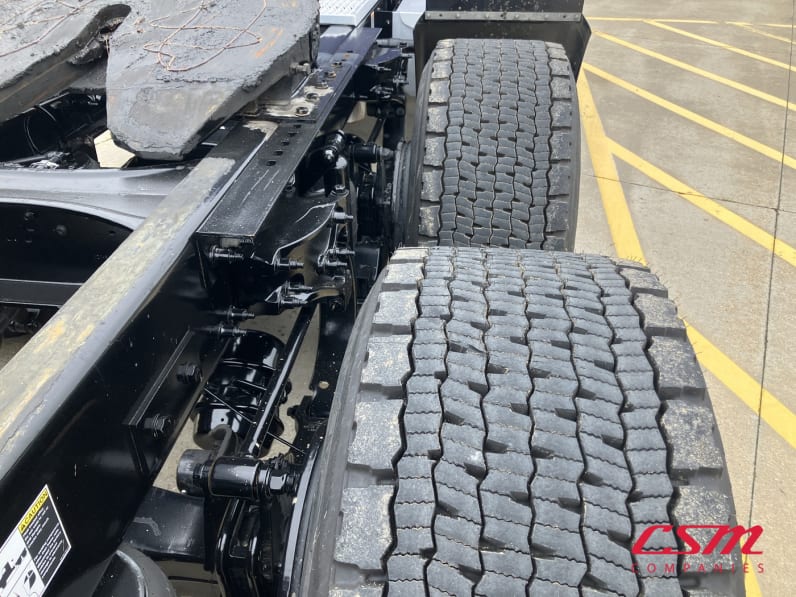 Passenger side rear frame and tire tread for this 2022 Peterbilt 579 (Stock number: UND781514)