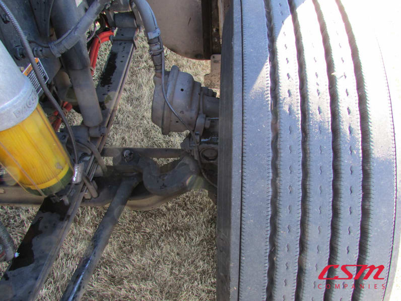 Driver side front tire tread for this 2022 Peterbilt 579 (Stock number: UND781516)