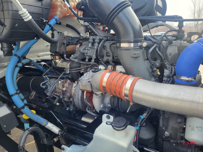 Passenger side engine for this 2022 Kenworth T680 (Stock number: UNJ148668A)Weeee