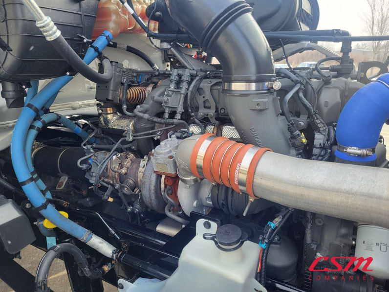 Passenger side engine for this 2022 Kenworth T680 (Stock number: UNJ148668A)Weeee