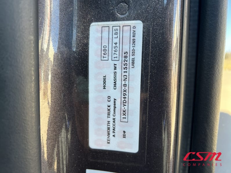 VIN tag for this 2022 Kenworth T680 (Stock number: UNJ155285)