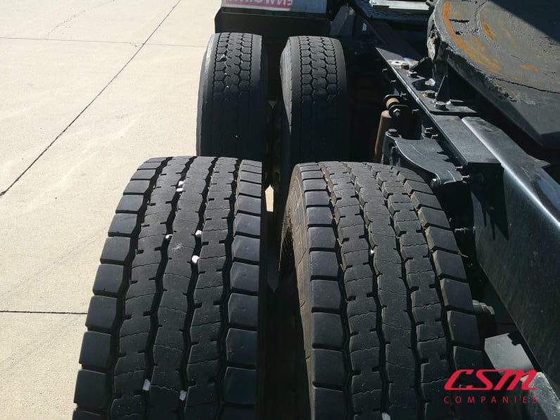 Driver side rear frame and tire tread for this 2022 Kenworth T680 (Stock number: UNJ155286)