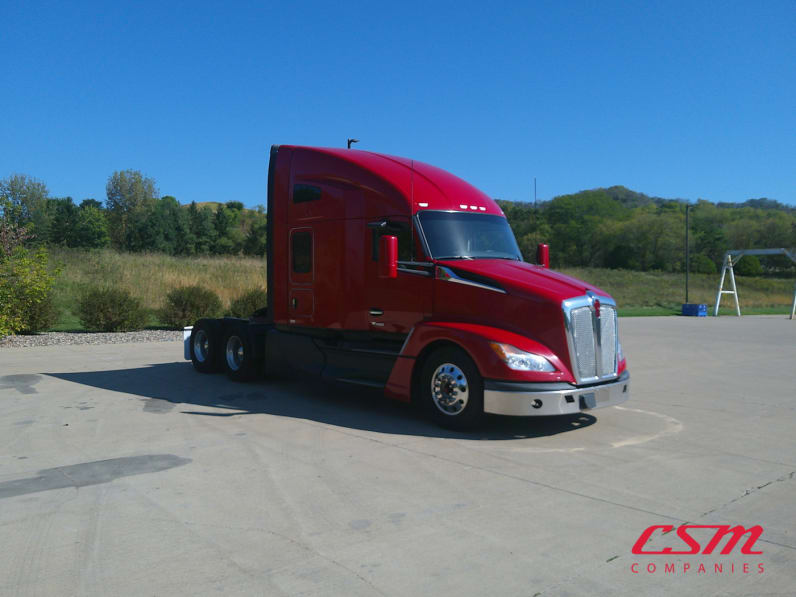 Exterior front passenger side for this 2022 Kenworth T680 (Stock number: UNJ155286)Weeee