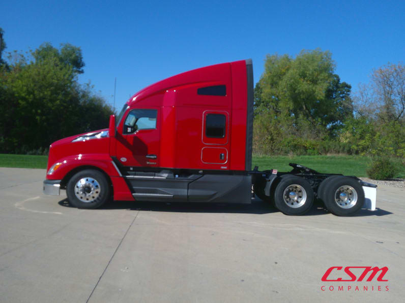 Exterior full driver side for this 2022 Kenworth T680 (Stock number: UNJ155286)Weeee