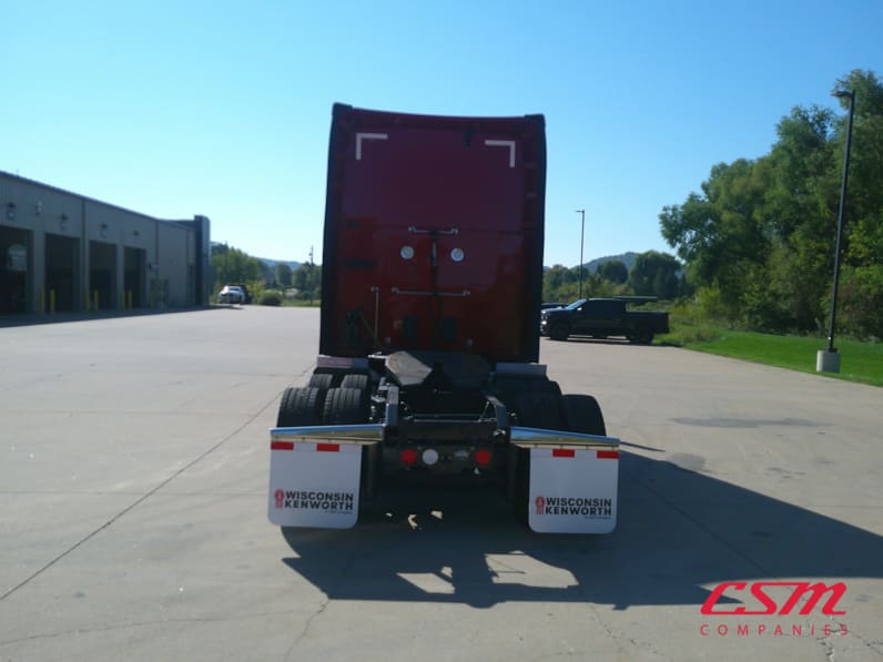 Exterior full rear view for this 2022 Kenworth T680 (Stock number: UNJ155286)