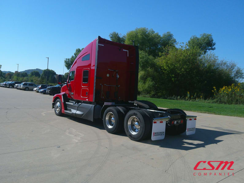 Exterior rear driver side for this 2022 Kenworth T680 (Stock number: UNJ155286)