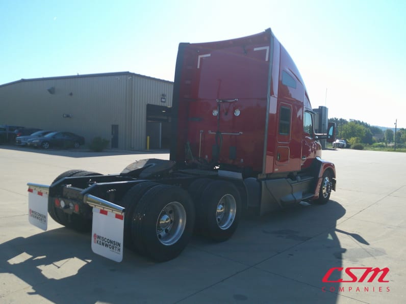 Exterior rear passenger side for this 2022 Kenworth T680 (Stock number: UNJ155286)