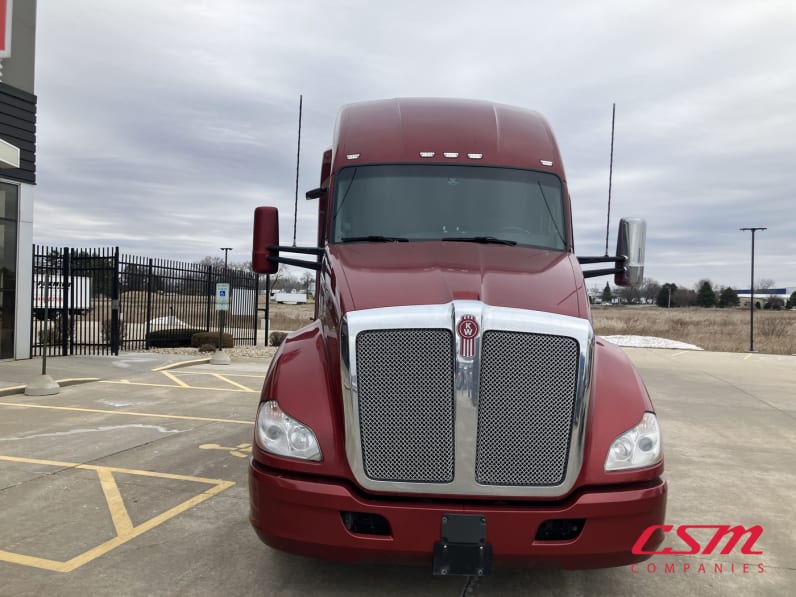 Exterior full front view for this 2022 Kenworth T680 (Stock number: UNJ465164)Weeee