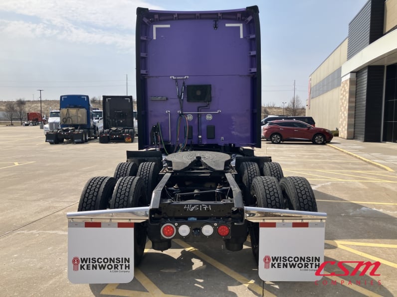 Exterior full rear view for this 2022 Kenworth T680 (Stock number: UNJ465171)Weeee