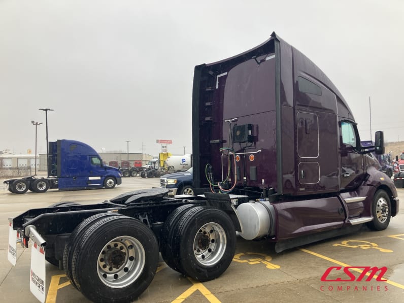 Exterior rear passenger side for this 2022 Kenworth T680 (Stock number: UNJ465177)Weeee
