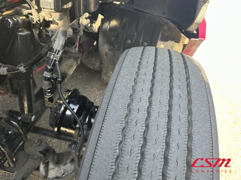 Driver side front tire tread for this 2022 Kenworth T680 (Stock number: UNJ466596)