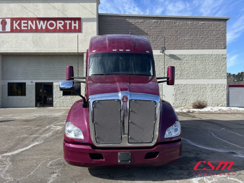 Exterior full front view for this 2022 Kenworth T680 (Stock number: UNJ466597)Weeee