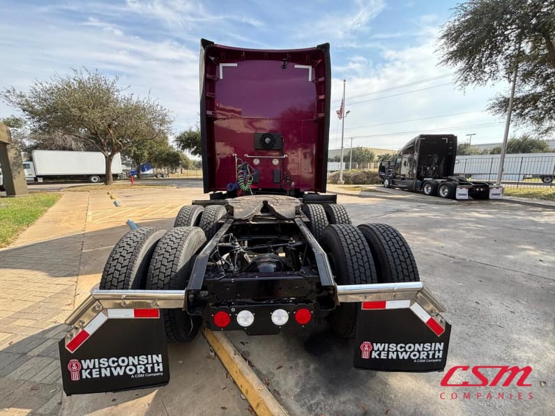 Exterior full rear view for this 2022 Kenworth T680 (Stock number: UNJ466600)Weeee