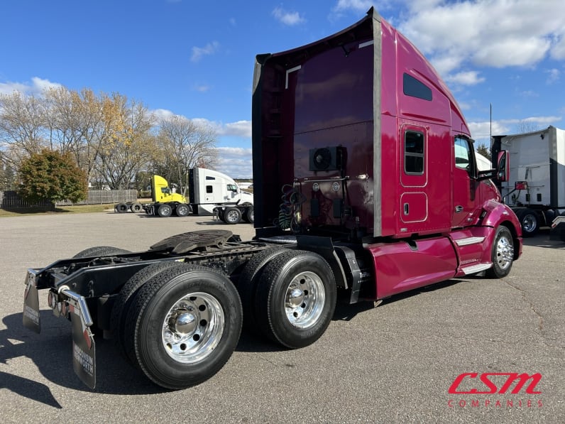 Exterior rear passenger side for this 2022 Kenworth T680 (Stock number: UNJ466600)