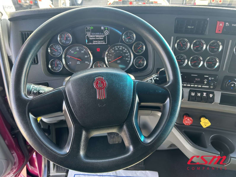 Interior steering wheel for this 2022 Kenworth T680 (Stock number: UNJ466600)