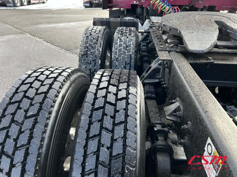 Driver side rear frame and tire tread for this 2022 Kenworth T680 (Stock number: UNJ466602)