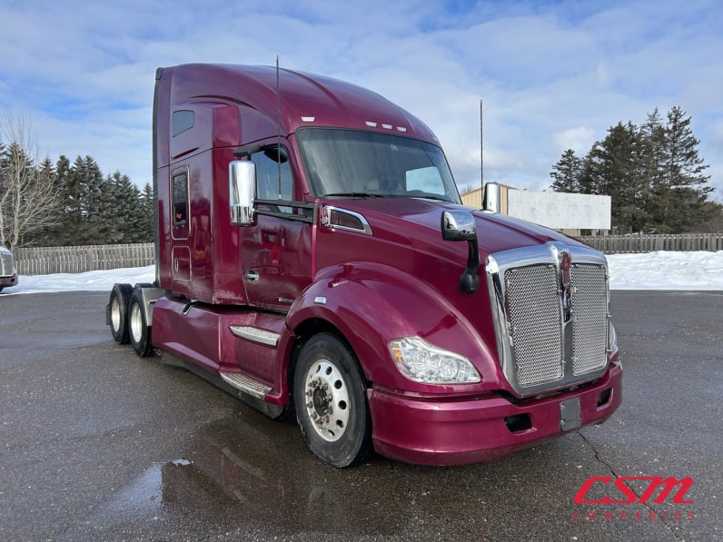 Exterior front passenger side for this 2022 Kenworth T680 (Stock number: UNJ466602)