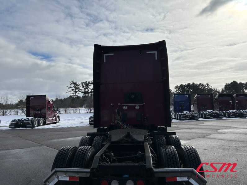 Exterior full rear view for this 2022 Kenworth T680 (Stock number: UNJ466602)