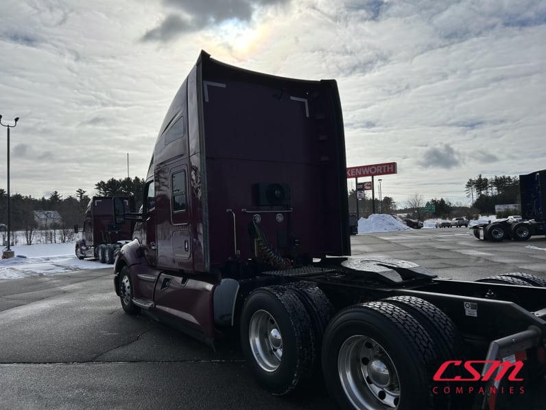 Exterior rear driver side for this 2022 Kenworth T680 (Stock number: UNJ466602)