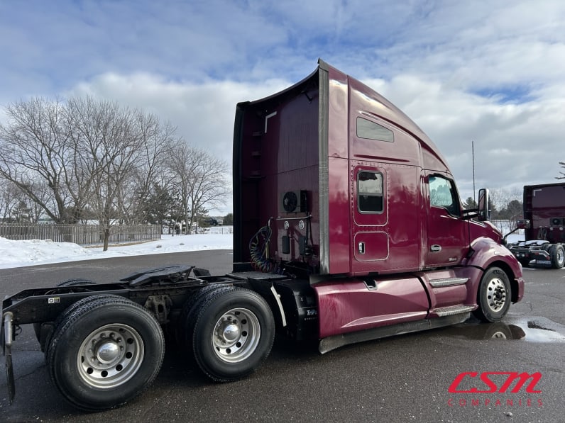 Exterior rear passenger side for this 2022 Kenworth T680 (Stock number: UNJ466602)