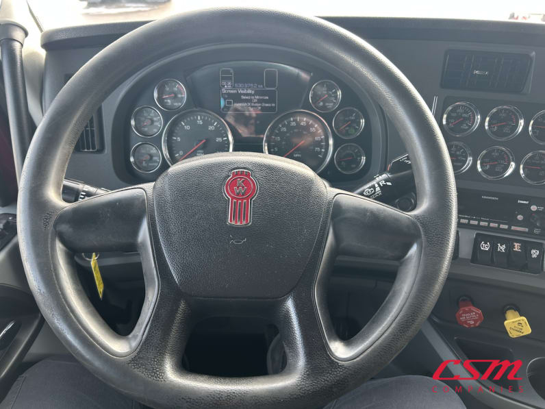 Interior steering wheel for this 2022 Kenworth T680 (Stock number: UNJ466602)