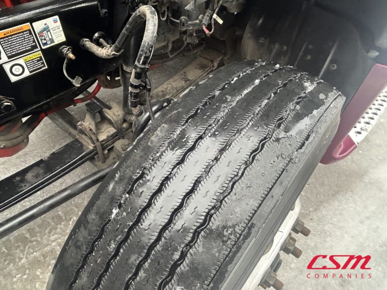 Driver side front tire tread for this 2022 Kenworth T680 (Stock number: UNJ466604)