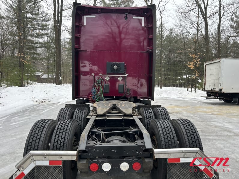 Exterior full rear view for this 2022 Kenworth T680 (Stock number: UNJ466604)
