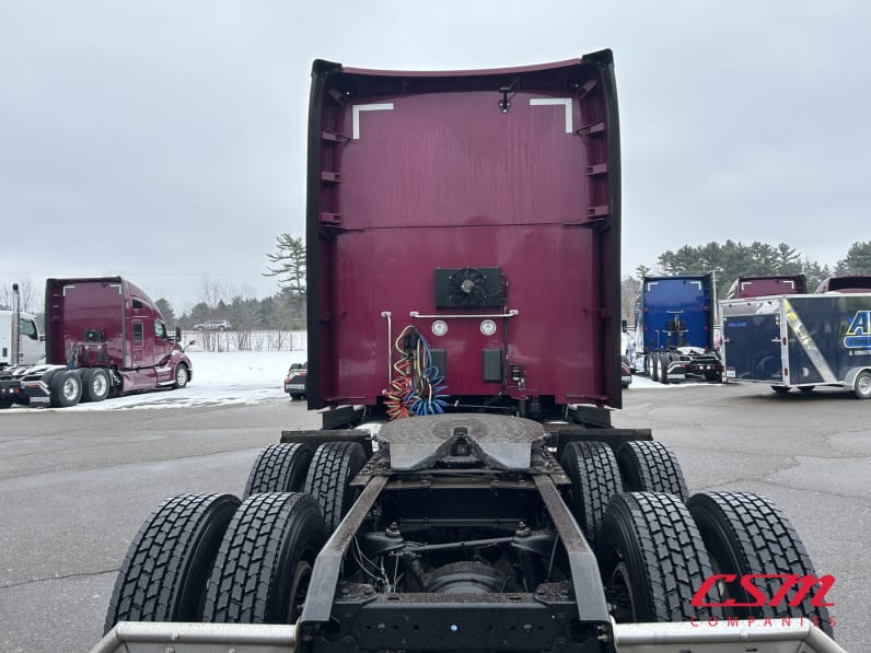 Exterior full rear view for this 2022 Kenworth T680 (Stock number: UNJ466605)Weeee