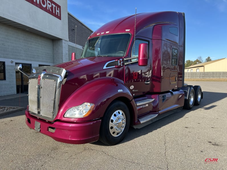 Exterior front drivers side for this 2022 Kenworth T680 (Stock number: UNJ466606)Weeee