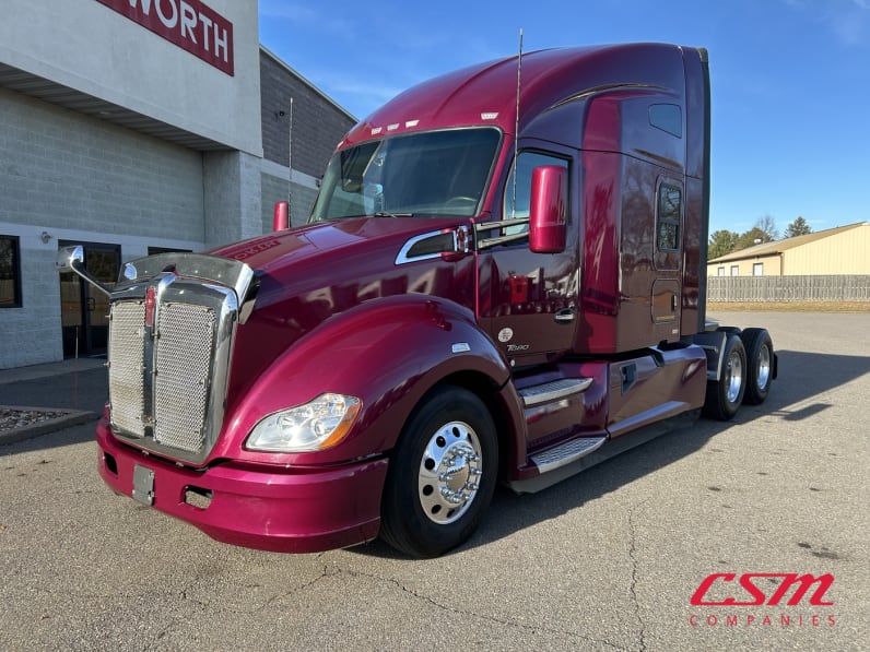 Exterior front drivers side for this 2022 Kenworth T680 (Stock number: UNJ466606)