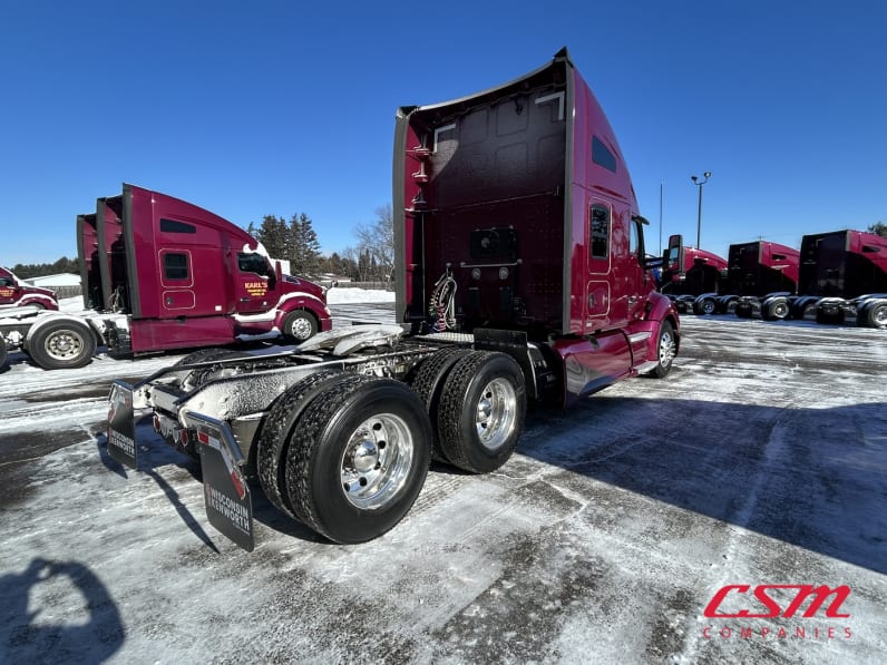 Exterior rear passenger side for this 2022 Kenworth T680 (Stock number: UNJ466626)
