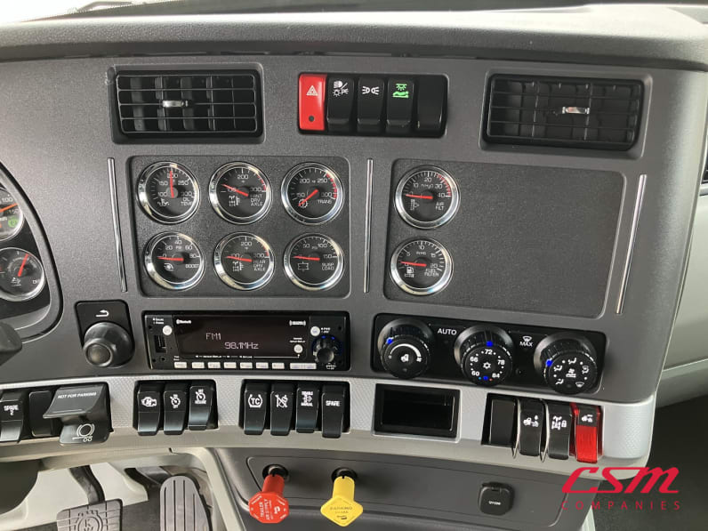 Interior radio and navigation system for this 2022 Kenworth T680 (Stock number: UNJ466631)