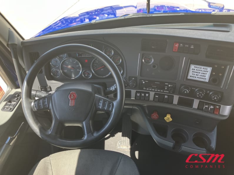Interior dash for this 2022 Kenworth T680 (Stock number: UNJ467040)