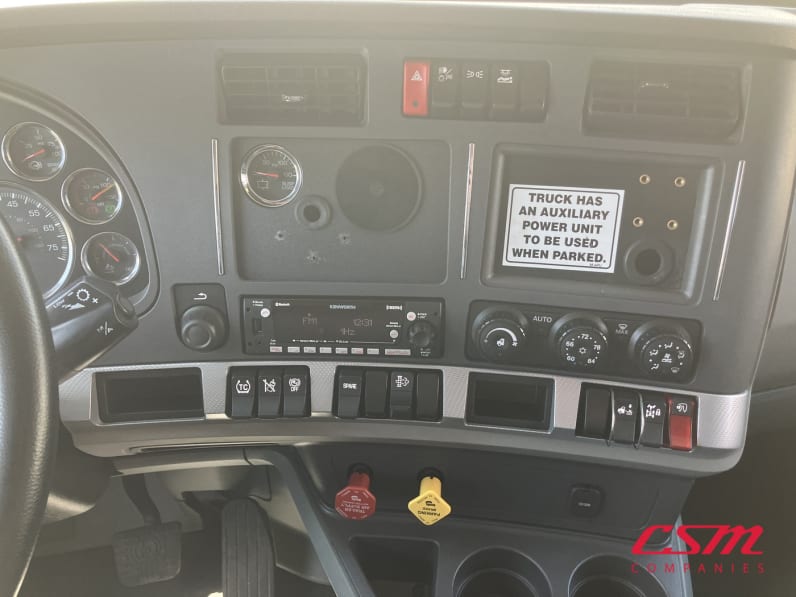 Interior radio and navigation system for this 2022 Kenworth T680 (Stock number: UNJ467040)