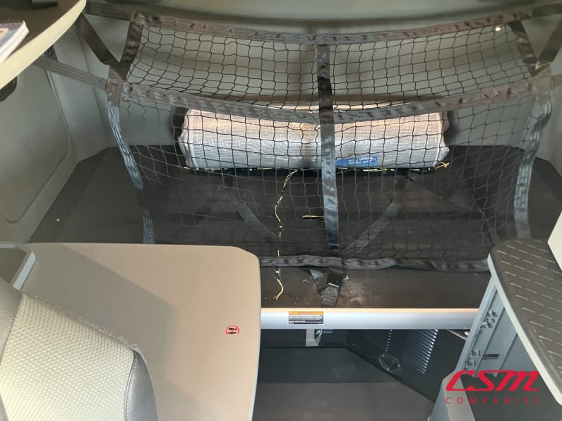 Interior wide sleeper view for this 2022 Kenworth T680 (Stock number: UNJ467040)