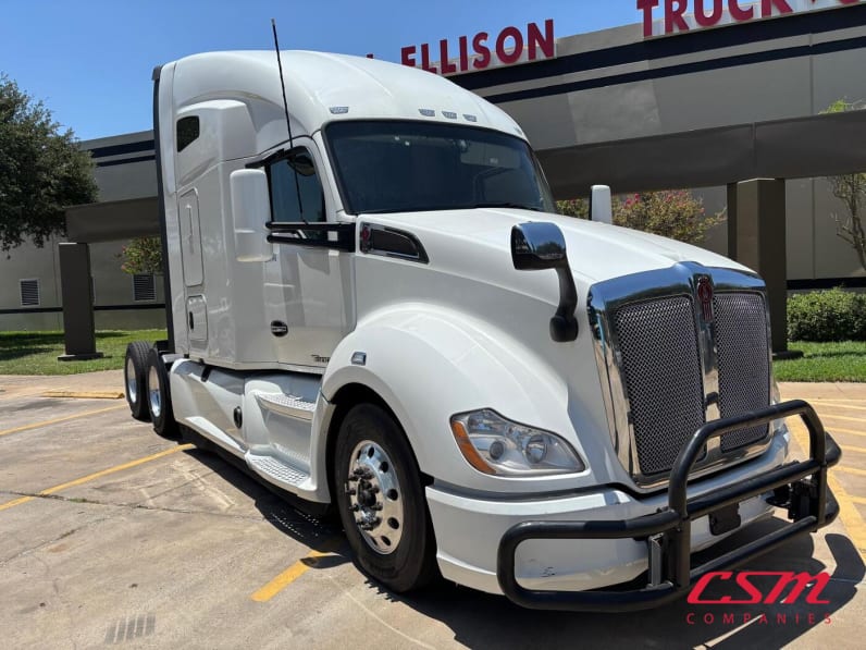 Exterior front passenger side for this 2022 Kenworth T680 (Stock number: UNJ467048)