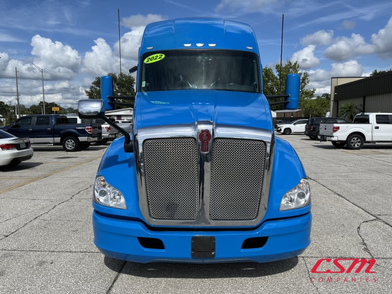 Exterior full front view for this 2022 Kenworth T680 (Stock number: UNJ467053)