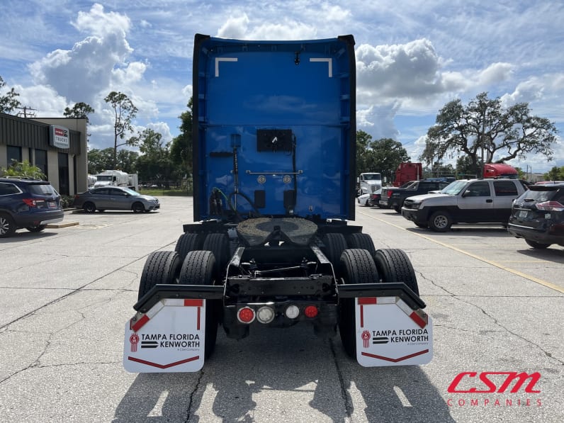 Exterior full rear view for this 2022 Kenworth T680 (Stock number: UNJ467053)