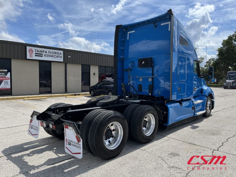 Exterior rear passenger side for this 2022 Kenworth T680 (Stock number: UNJ467053)