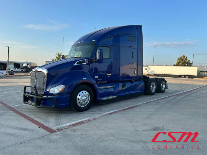 Exterior front drivers side for this 2022 Kenworth T680 (Stock number: UNJ467058)