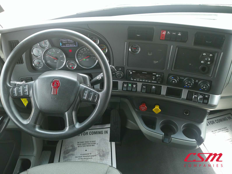 Interior dash for this 2022 Kenworth T680 (Stock number: UNJ467076)