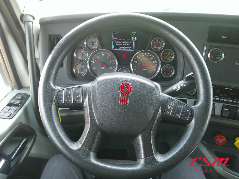 Interior steering wheel for this 2022 Kenworth T680 (Stock number: UNJ467076)